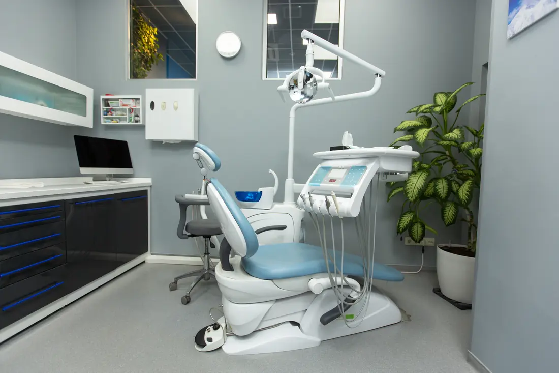 Cabinet stomatologic modern, cu unit dentar